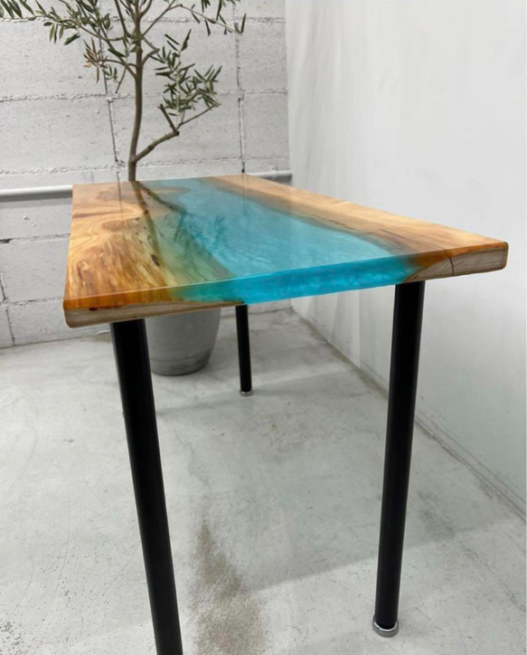 【レジンテーブル】リバーテーブル　一点物　リビングテーブル 3枚目の画像