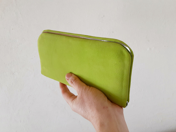 天溝押し口の長財布＊がま口＊鹿革ヌバック＊[アップルグリーン] シワ 色ムラなどもございますが