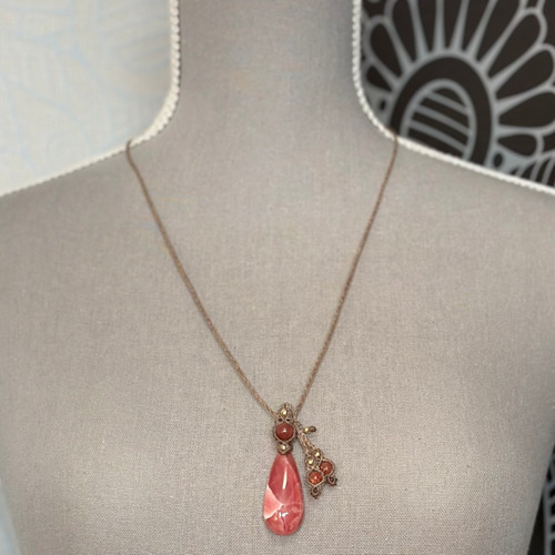 祈華』インカローズのマクラメペンダント ネックレス・ペンダント