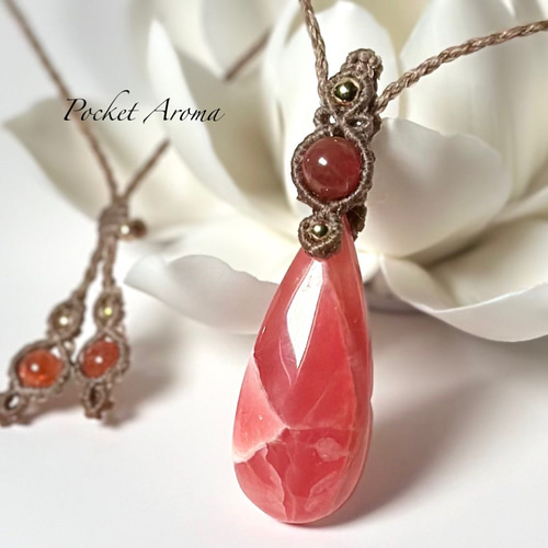 『華綺』インカローズのマクラメペンダントネックレス 華綺』インカローズのマクラメペンダントネックレス