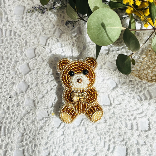 ビーズ刺繍のブローチ・くまのぬいぐるみ ブローチ Little Plum 通販