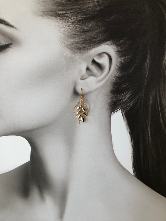 【No.67】王族だけが触れる葉　サージカルステンレス使用　イヤリングにも対応　ピアス　イヤリング 4枚目の画像