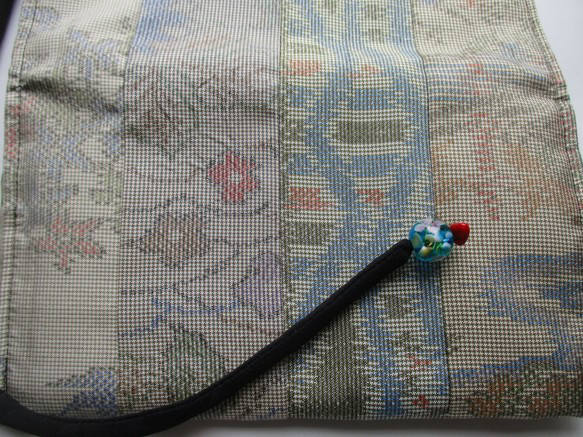 ７６５１　色大島紬の着物で作った和風財布・ポーチ　＃送料無料 10枚目の画像