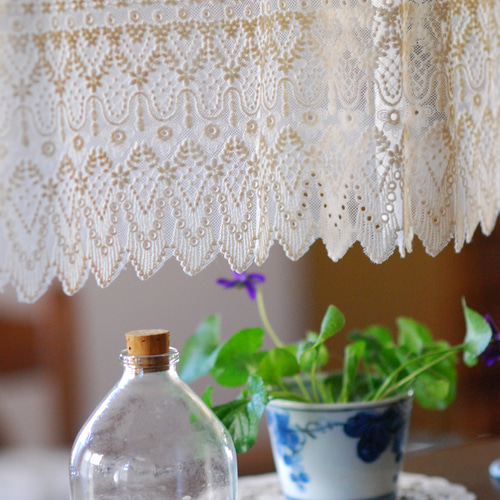 フランスアンティークと可愛いドイリーのカーテン フランスアンティークと可愛いドイリーのカーテン フランス