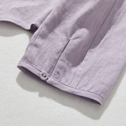 簡潔精緻的亞麻襯衫，100%亞麻布料製成。長袖，紫色。產品編號：240316-2 第7張的照片