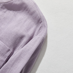 簡潔精緻的亞麻襯衫，100%亞麻布料製成。長袖，紫色。產品編號：240316-2 第3張的照片