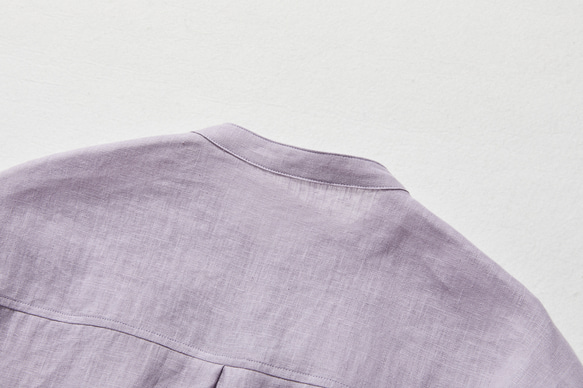 簡潔精緻的亞麻襯衫，100%亞麻布料製成。長袖，紫色。產品編號：240316-2 第9張的照片
