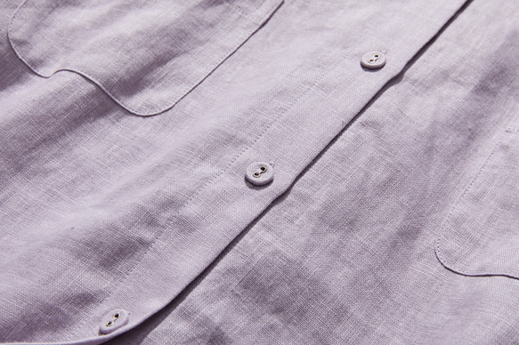 簡潔精緻的亞麻襯衫，100%亞麻布料製成。長袖，紫色。產品編號：240316-2 第5張的照片