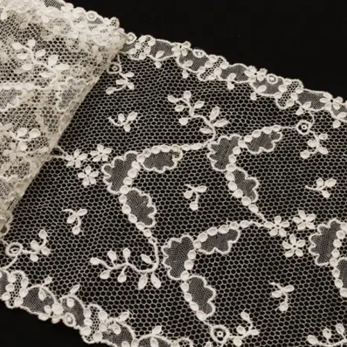 アンティーク ノルマンディーレースドイリー 白鳥と花と花びらの美しいアランソン アランソンレース 9x150cm - フランスアンティーク雑貨 Mille Chats