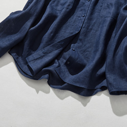 清潔感ある大人のリネンシャツ　リネン100％　長袖  紺色　240316-6 4枚目の画像