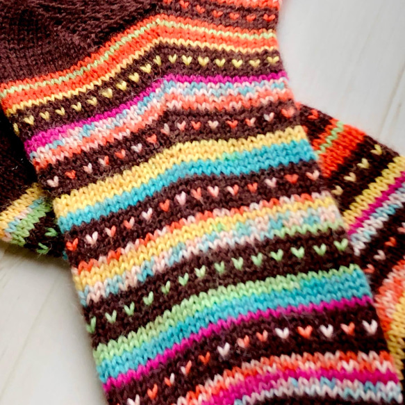 つぶハートが可愛い レトロポップな手編み靴下 2枚目の画像
