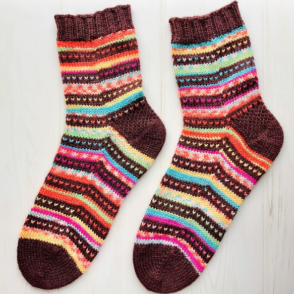 つぶハートが可愛い レトロポップな手編み靴下 7枚目の画像