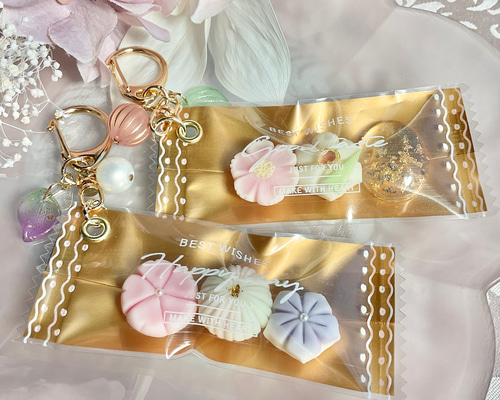 うさぎ 練り切り キーホルダー フェイクスイーツ ミニチュア 食品サンプル 花 再販】うさぎと桜の和菓子キーホルダー フェイクスイーツ 練り