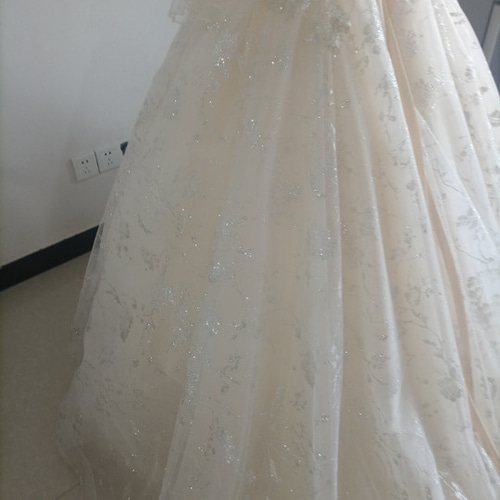 セール❗美品  ウエディングドレス キラキラ スパンコール 送料込み 送料無料！豪華！ウエディングドレスキラキラスパンコール 薄