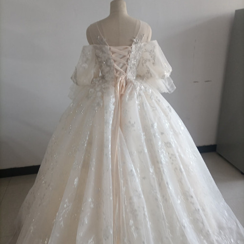 送料無料！豪華！ウエディングドレスキラキラスパンコール 薄