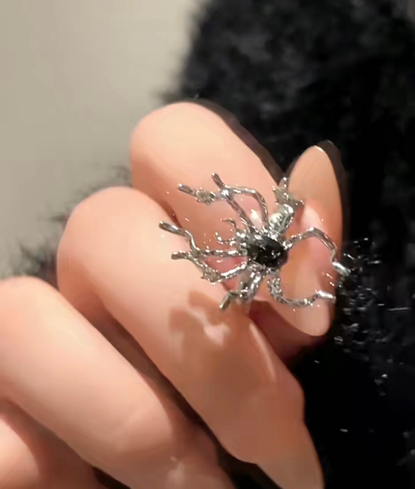 ファッションシンプル　ブラックかっこいい蜘蛛　指輪 2枚目の画像