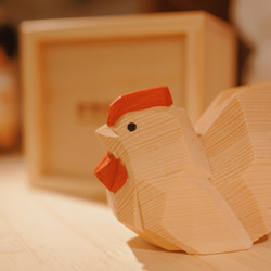 愛い　木彫りの  雄鶏  バスウッド　置物 ギフト　プレゼント　ギフトラッピング 1枚目の画像