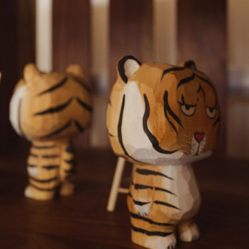 愛い 木彫りの トラ 置物 ギフト プレゼント ギフトラッピング その他