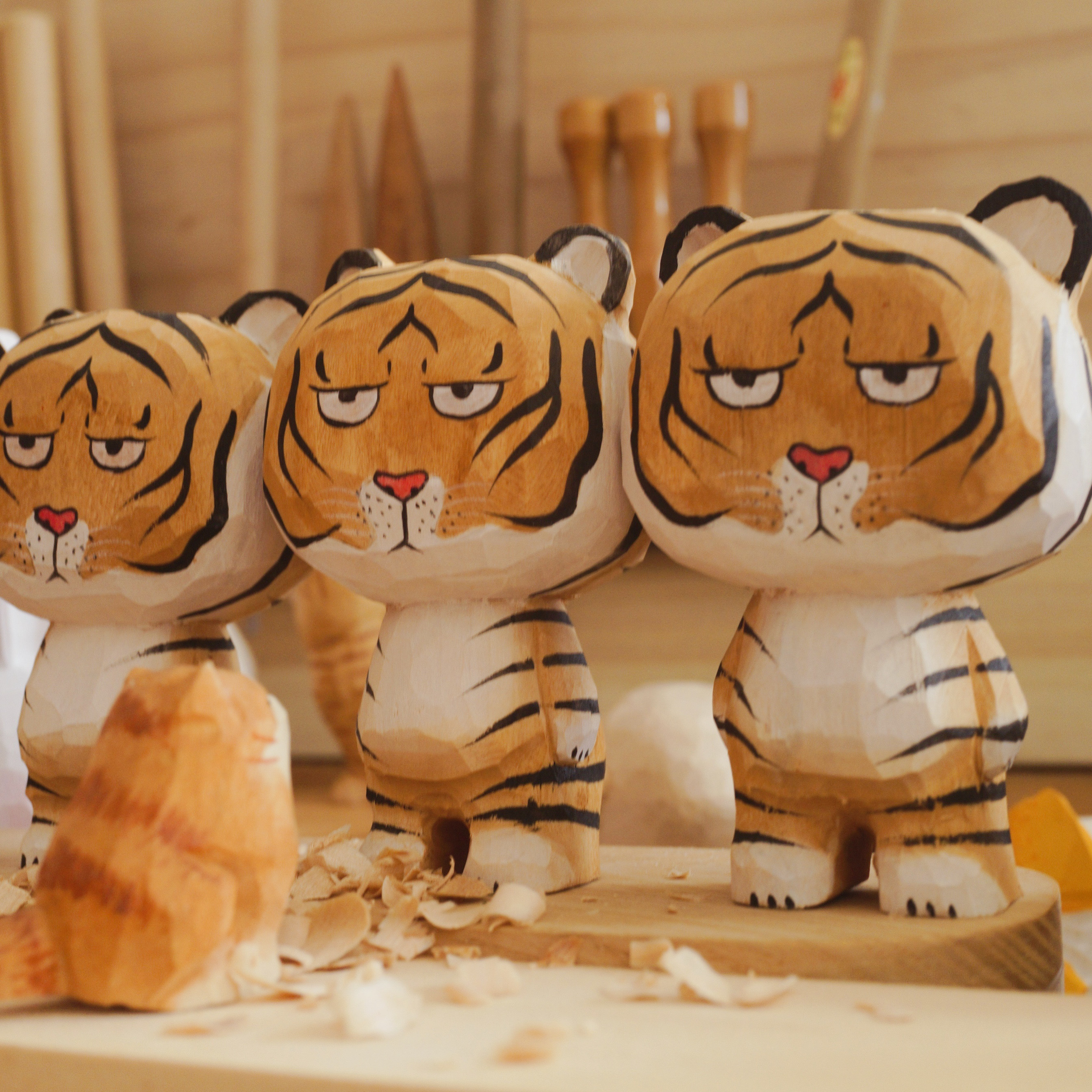 愛い 木彫りの トラ 置物 ギフト プレゼント ギフトラッピング その他