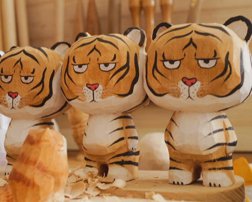 愛い 木彫りの トラ 置物 ギフト プレゼント ギフトラッピング その他