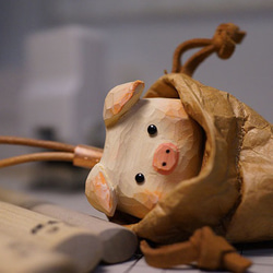 愛い 木彫りの 豚をしゃぶった 置物 ギフト プレゼント ギフト