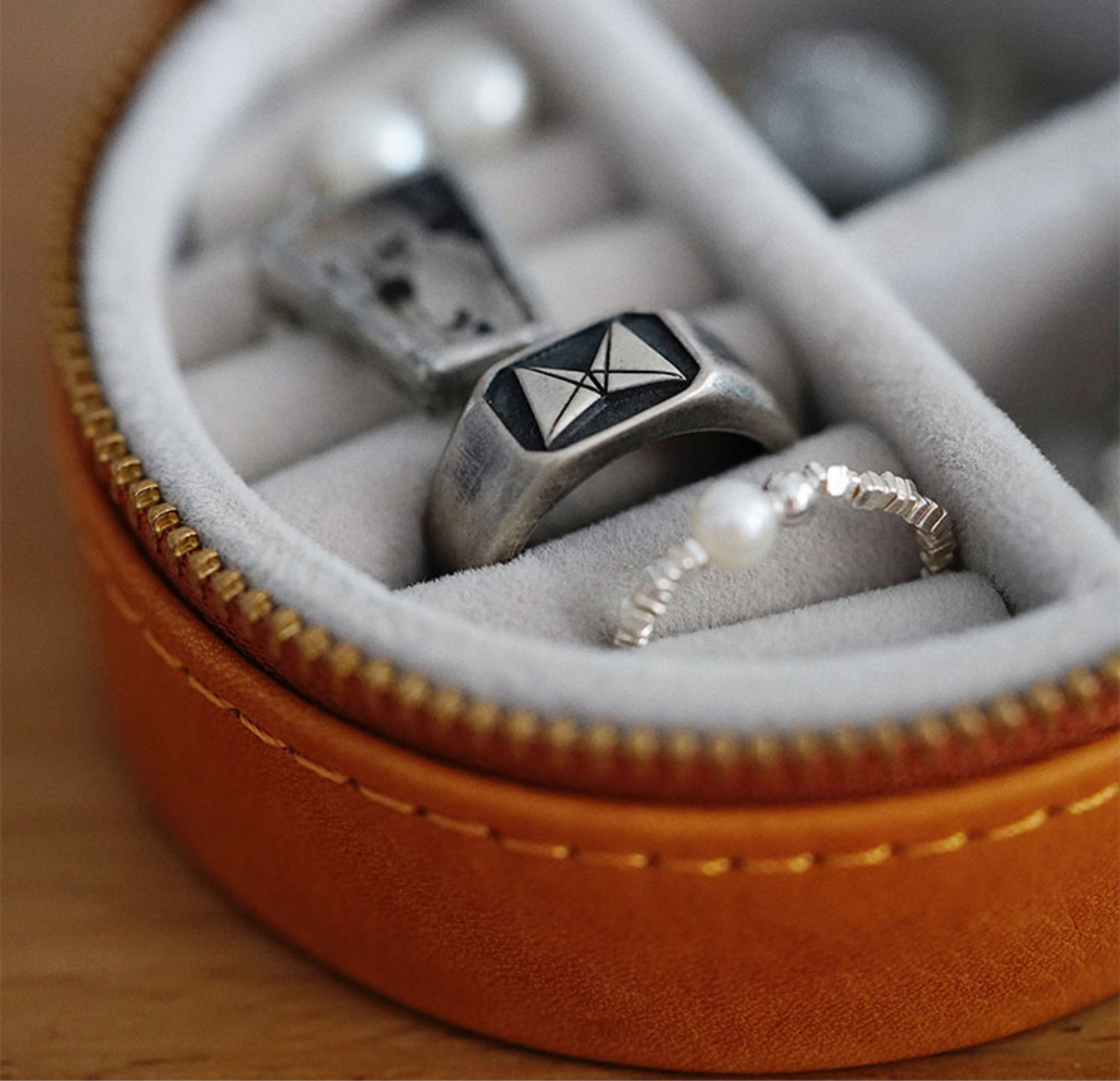 超便利で可愛らしい丸型本革アクセサリー収納ボックス