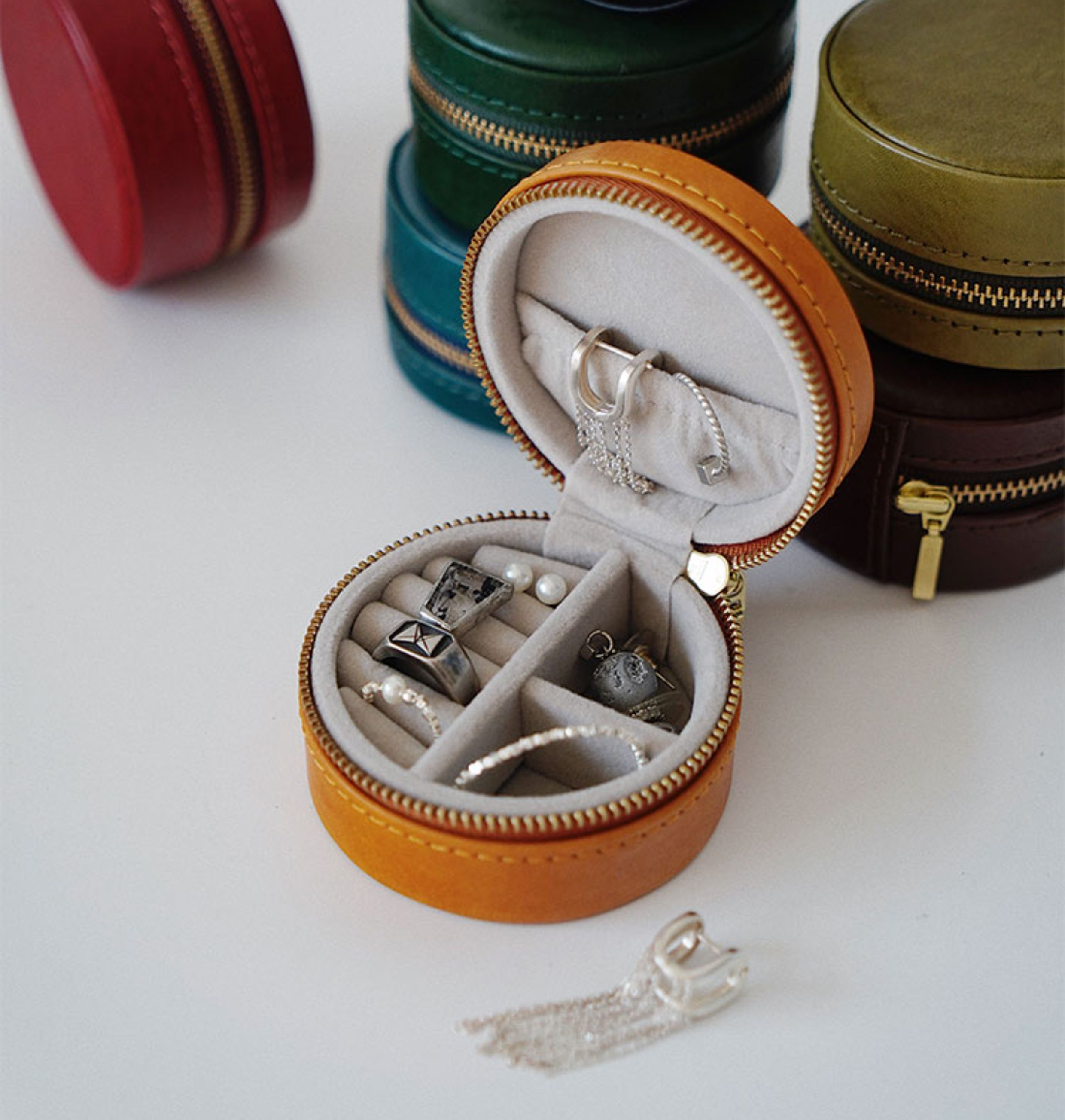 超便利で可愛らしい丸型本革アクセサリー収納ボックス