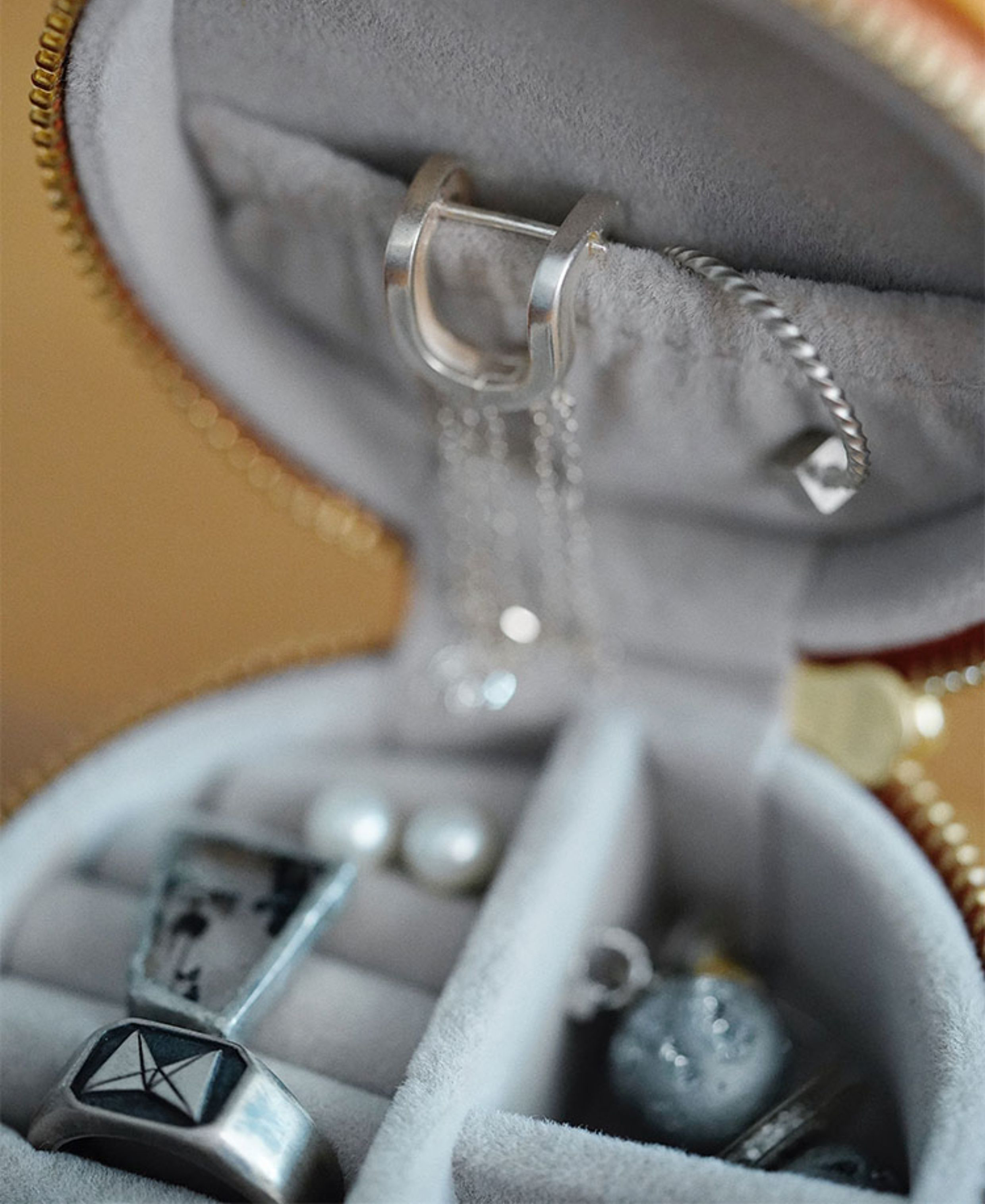 超便利で可愛らしい丸型本革アクセサリー収納ボックス