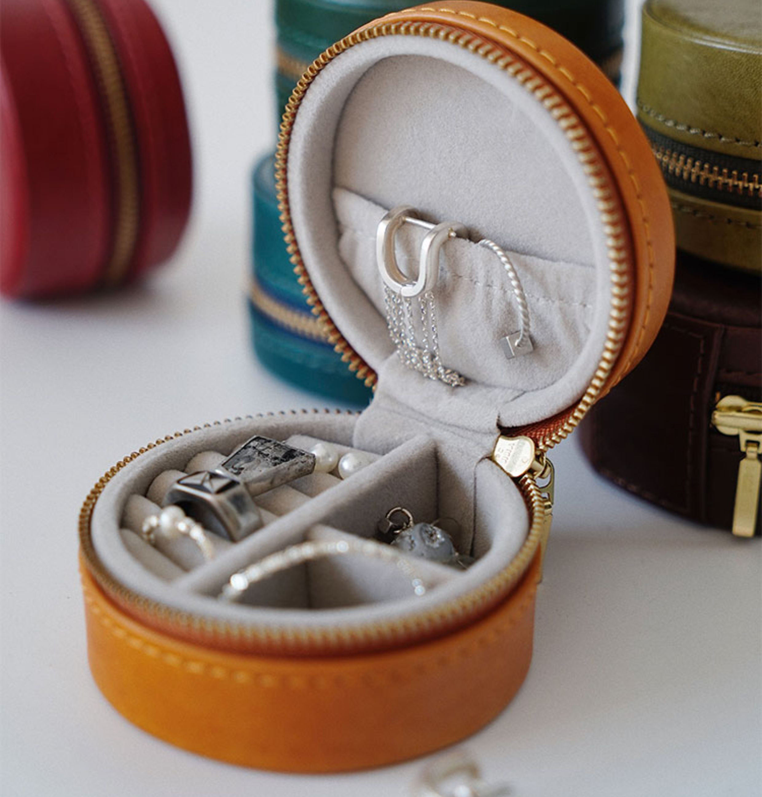 超便利で可愛らしい丸型本革アクセサリー収納ボックス