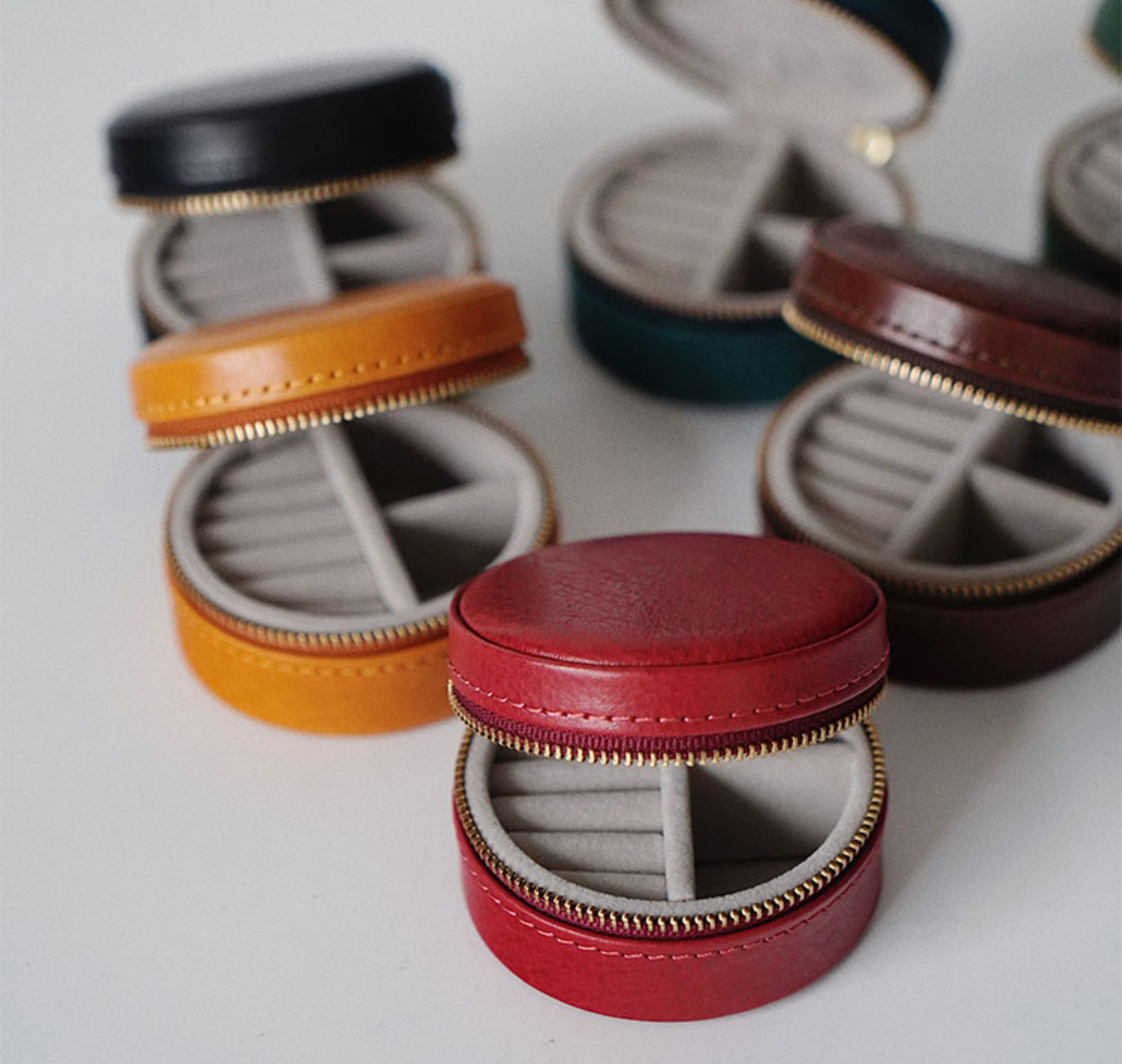 超便利で可愛らしい丸型本革アクセサリー収納ボックス