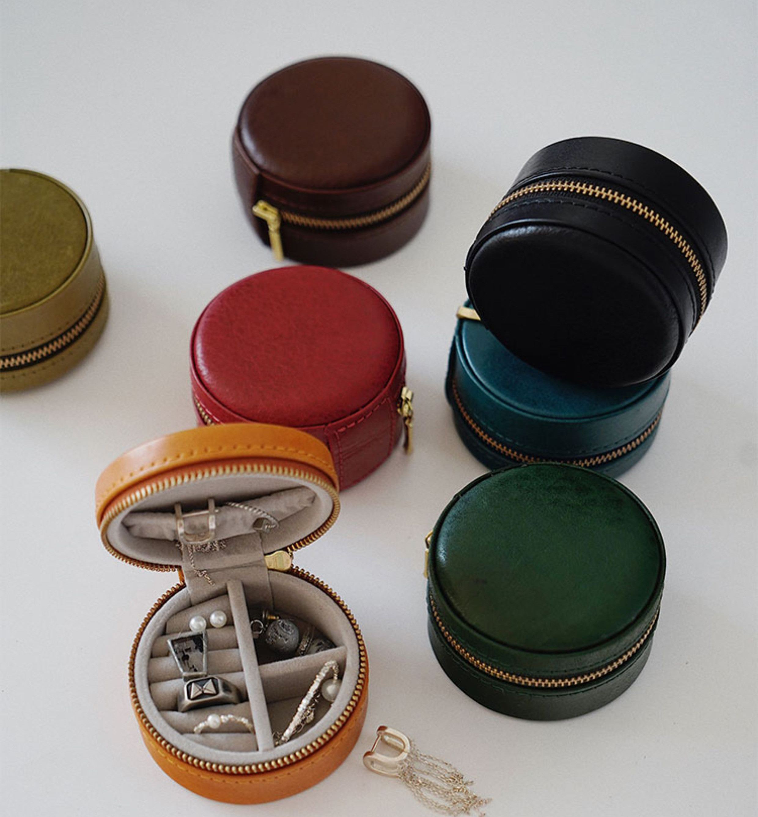 超便利で可愛らしい丸型本革アクセサリー収納ボックス