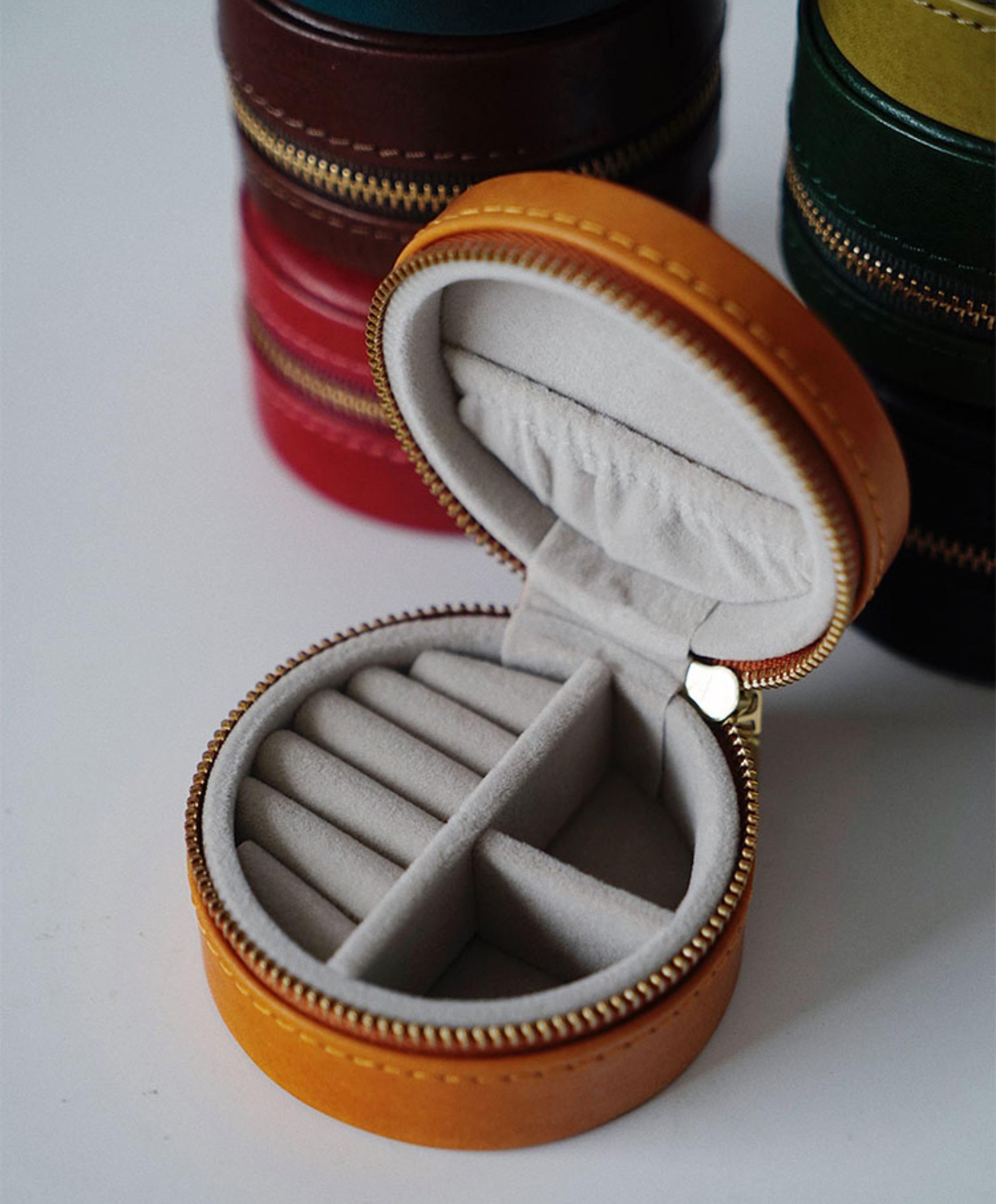 超便利で可愛らしい丸型本革アクセサリー収納ボックス