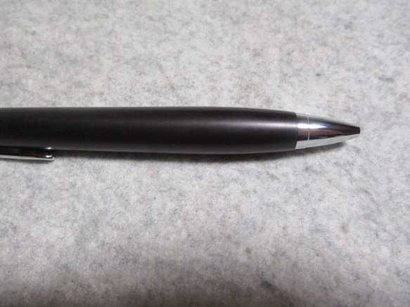 琉球黒檀　キヌカオイル仕上げ　ワンピースタイプの木軸ボールペン　希少材　　 7枚目の画像