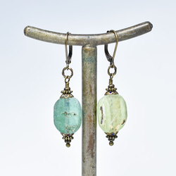 橄欖黃和綠淺銀羅馬玻璃和隱藏式藍色珠耳環 第8張的照片