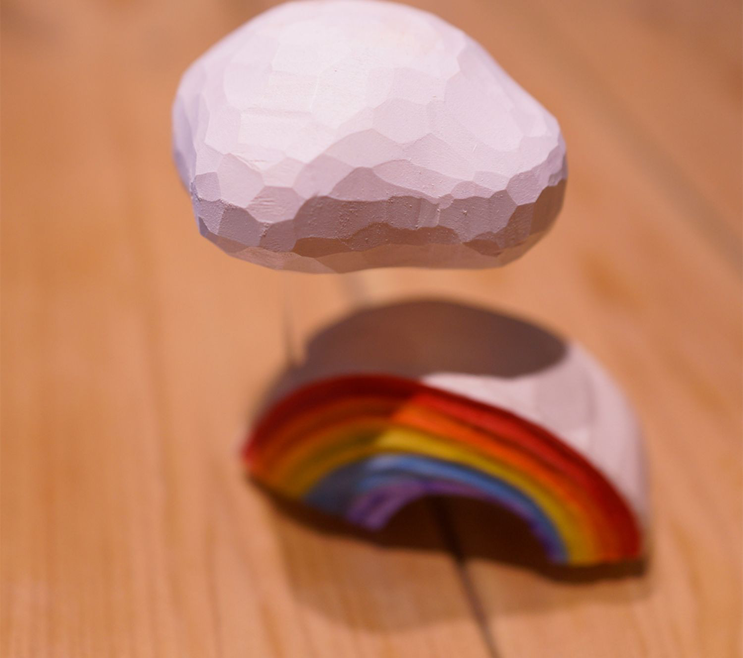 愛い　木彫りの   虹の雲　置物 ギフト　プレゼント　ギフトラッピング        Ω