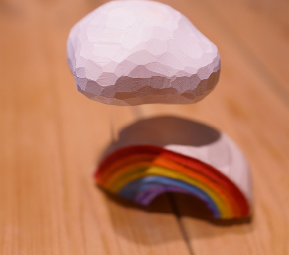 愛い 木彫りの 虹の雲 置物 ギフト プレゼント ギフトラッピング