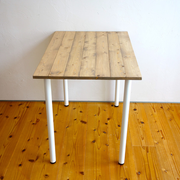 シンプルなダイニングテーブル《幅90ｘ奥行71cm》BLANCA【無垢材・2人用】 4枚目の画像
