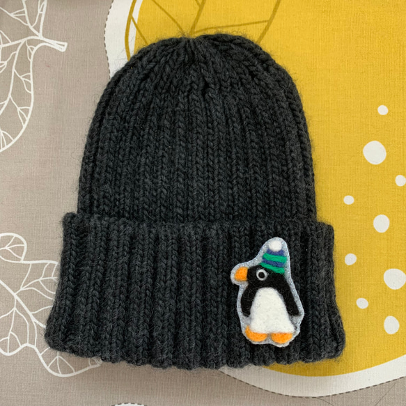 帽子をかぶったペンギンのブローチ 3枚目の画像