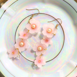 【春満開】しだれ桜が揺れるチェーンピアス/イヤリング 1枚目の画像