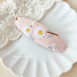 手刺繍のお花パッチンピン 春のつぼみ ヘアピン hananoito 通販