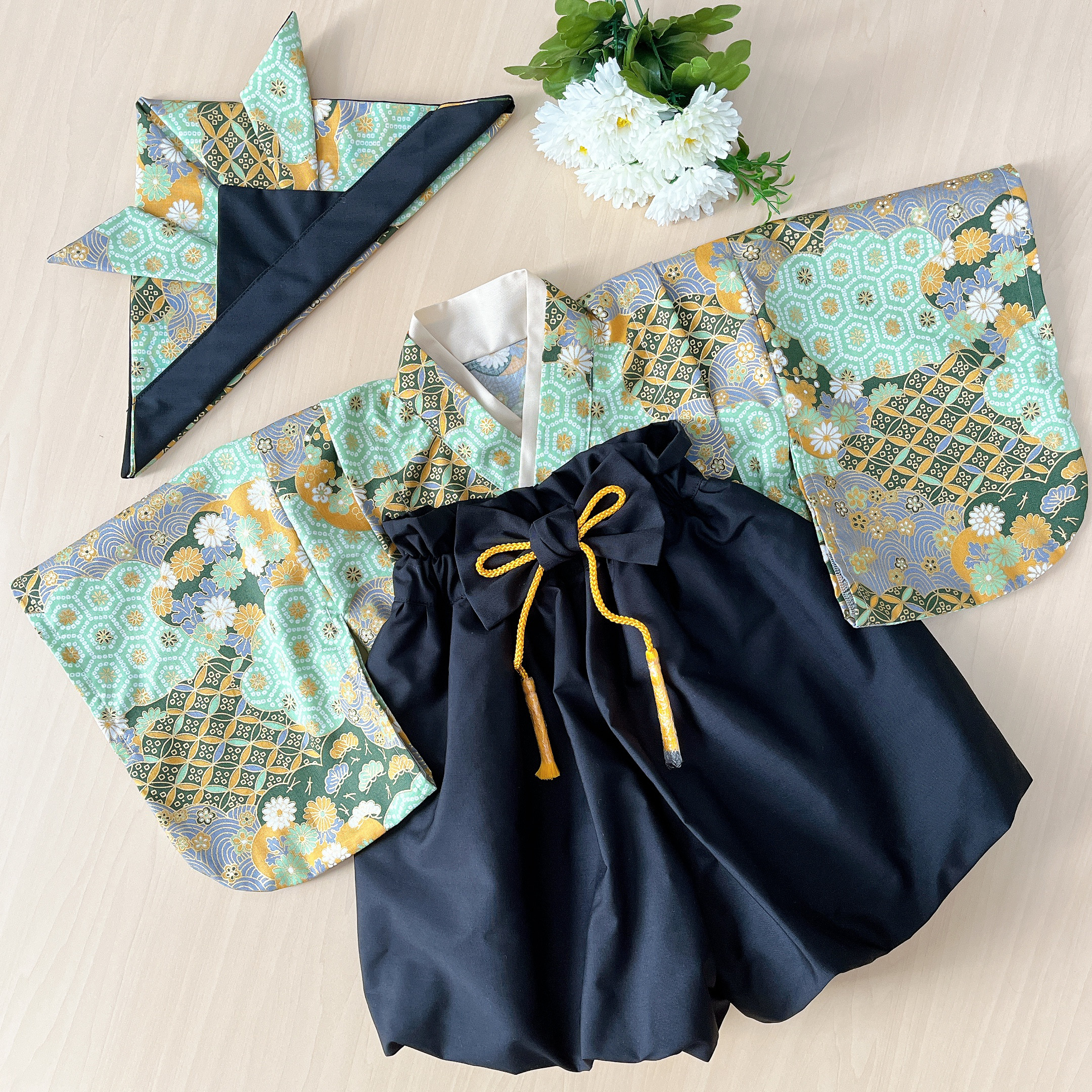 【即納】送料無料　80size  ベビー袴　雲取り文様✖︎黒色の袴とかぶれる布兜のセット　男の子