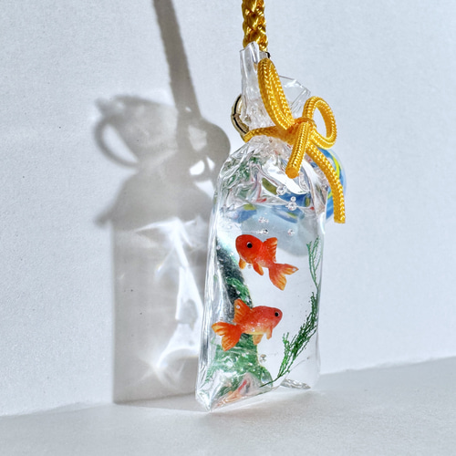 縁日の金魚袋 大（和金二匹） 根付 帯飾り キーホルダー ミニチュア