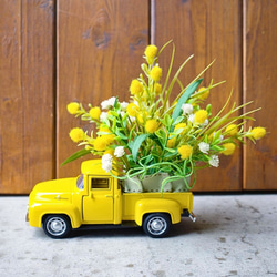 ミモザいっぱいイエローカー 送料無料 みもざ 造花アレンジ  ミニカー 黄色 ギフト ビタミンカラー インテリア 雑貨 5枚目の画像