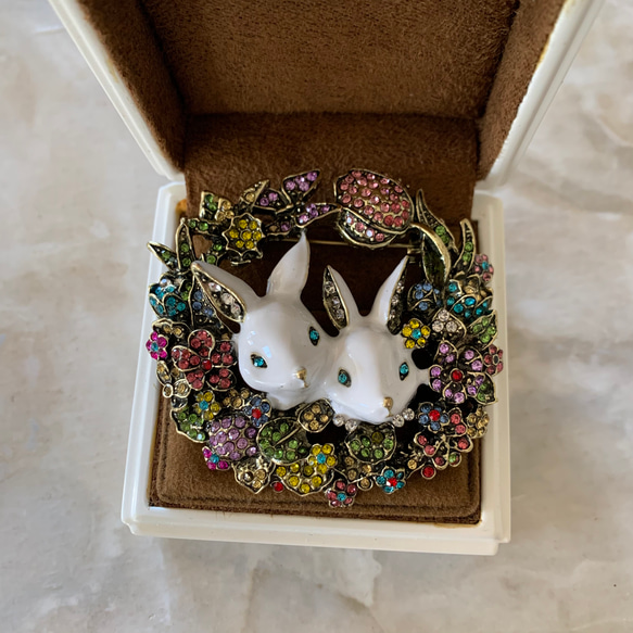 【おまとめ割あり】花とうさぎのブローチ　コサージュ　ピン　フラワーギフト 2枚目の画像