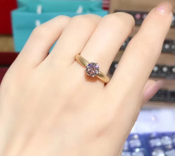 newデザイン】輝くモアサナイト ダイヤ リング K18YG 指輪・リング  