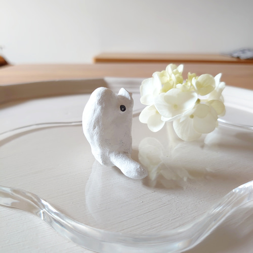 白い陶器のシロイルカの置物 シロイルカのおきもの その他置物 tsumikusa works 通販 17409604