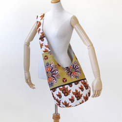 アフリカ布のショルダーバッグ（カンガ）斜めがけ たすき掛け 大きめ ヨガ ピラティス 8枚目の画像