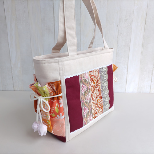 ☆春夏のトートバッグ(生成＆深紅)☆刺繍リボンとパッチワーク