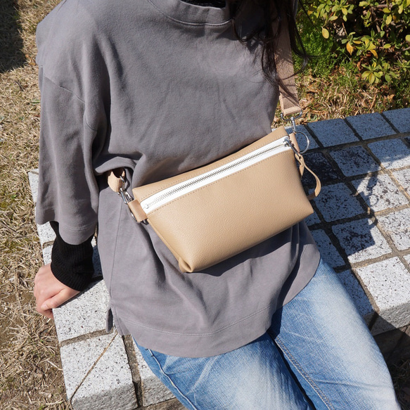 CAMBOMAGGI ショルダーバッグ ベージュ/水色レザー CAMBOMAGGI ショルダーバッグ ベージュ/水色レザー BIO LEATHER