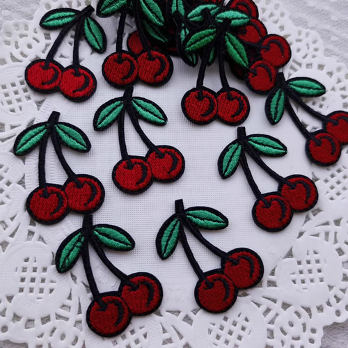 30枚いり 高品質 さくらんぼ 刺繍 モチーフ ハンドメイドパーツ 手芸